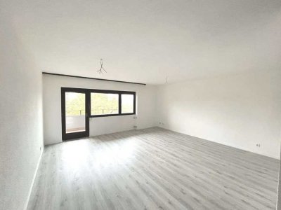 Erstbezug nach Renovierung Geräumige 4-Zimmer Wohnung mit 2 Balkons direkt am Lampertheimer Park !