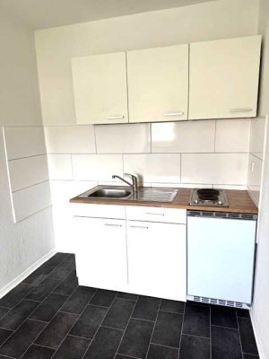 * FÜR SPORTLICHE * 4. Etage OHNE AUFZUG * EBK 250 EUR * FÜR 1 PERSON * nähe STADTPARK