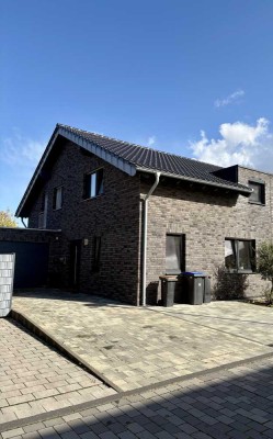 Neuwertiges Einfamilienhaus (Doppelhaushälfte) in Heinsberg