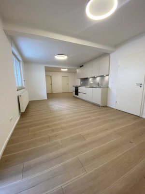 Neuwertige EG-Wohnung nach Komplettsanierung !