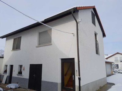 Helle provisionsfreie 2,5 Zimmer Single -Wohnung/Haus mit Küchennische in ruhiger Lage in Eppelheim
