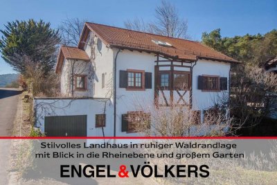 Stilvolles Landhaus in ruhiger Waldrandlage mit Blick in die Rheinebene und großem Garten