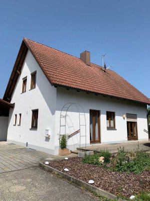 Freistehendes Einfamilienhaus mit großem Garten in Hallbergmoos