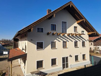 Freies ehem.ldw Anwesen, Resthof mit einer Wohnung und genehm. Neubau von 3, Zwei-Zimmer Wohnungen.