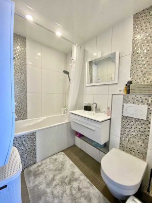 Super Kapitalanlage! Sanierte ETW mit hochwertiger EBK und neuem Badezimmer/.