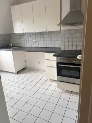 3-Zimmer-Dachgeschosswohnung mit Duschbad in Südfriedhof