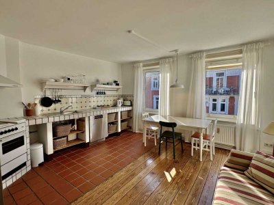 Gemütliche, möblierte 1,5-Zimmer-Wohnung - 200 Schritte zur Außenalster!