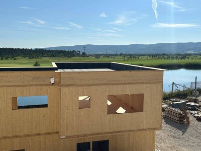 Seesuiten Lanzenkirchen – Gartensuite 12: Großzügiger Garten &amp; Terrasse direkt am Badeteich