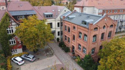 Moderne 1-Zimmer DG-Wohnung mit EBK zentral in Neustrelitz inkl. Stellplatz