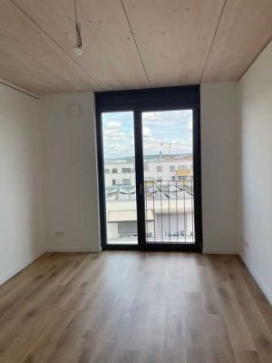 ERSTBEZUG in unserem HOLZ-HAUS! Lichtdurchflutete 3-Zimmer-Wohnung mit Dusche im 2.OG