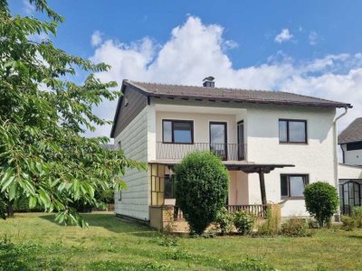 Freistehendes Einfamilienhaus 
mit großem Garten und viel Potenzial