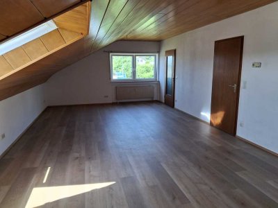 Schöne und vollständig renovierte 3,5-Raum-DG-Wohnung in Ebersbach