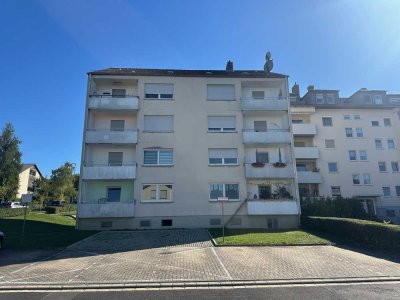 Solides Mehrfamilienhaus auf großem Grundstück (Erbpacht)