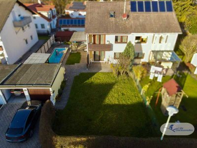 Doppelhaushälfte mit großzügigem Raumangebot und schönem Außenbereich