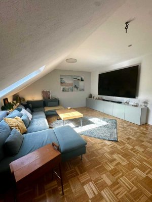 Große, helle und ruhige Dachwohnung, mit herrlichem Garten