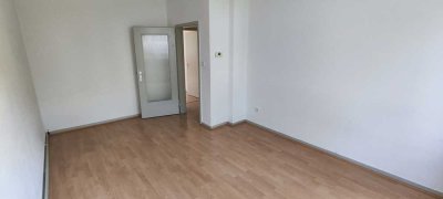 Geschmackvolle 3-Raum-EG-Wohnung 70qm 3 Zimmer + Küche + Diehle + Bad + Parkplatz