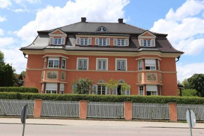 Elegante 4-Zimmer-Wohnung mit historischem Charme