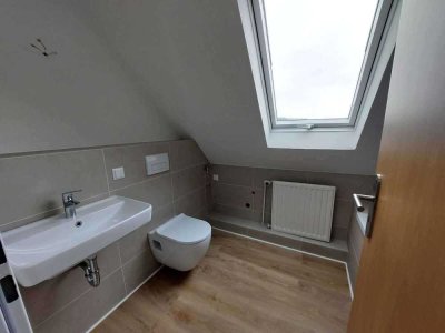 Erstbezug: 8% Rendite oder Selbst einiehen : 3 Zi. DG (3-Fach-Vergl., neue Therme)