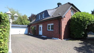 Freistehendes Einfamilienhaus mit traumhaftem Garten in Wittlaer