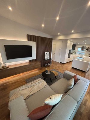 Freundliche 3,5-Zimmer-Penthouse Wohnung mit luxuriöser Innenausstattung mit EBK in Crailsheim