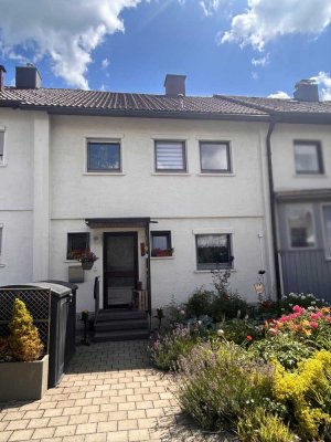 Familienfreundliches Reihenmittelhaus mit Garten und Garage