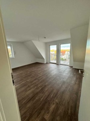 Helle Dachgeschoss Wohnung - EBK - Fussbodenhzg - KFW55 - grosser Balkon, ab 1.07.25