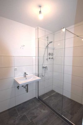 5 Gehminuten zur U-/S-Bahn: vollständig modernisierte 3-Zi-Whg mit Balkon in München-Feldmoching