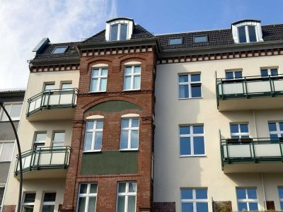 Jetzt investieren: Solide vermietete Gründerzeit-Wohnung mit Tageslichtbad im gefragten Friedenau