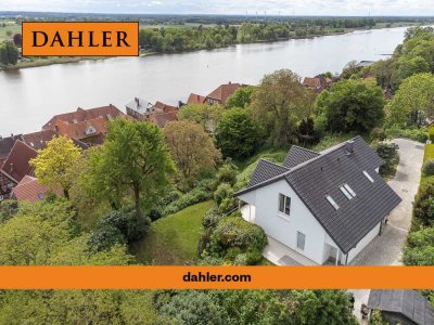 Eine Villa mit Seltenheitswert – in bester Aussichtslage, die Elbe als ständiger Begleiter.