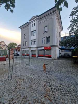 Wohn - und Geschäftshaus im Ortskern 
Mit drei modernisierten Wohneinheiten 
Darunter Laden ca.500m