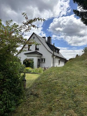 Einfamilienhaus - idyllisch gelegen zwischen den Bergen des Thüringer