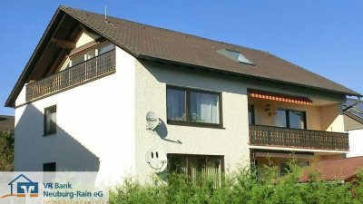 Lichtdurchflutete 3-Zimmer-Dachgeschosswohnung mit Balkon und Einbauküche