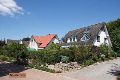 Einfamilienhaus mit Terrasse und Doppelgarage