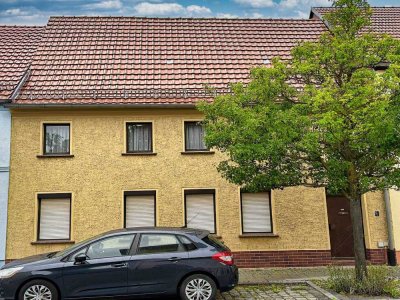 Charmantes, renovierungsbedürftiges Reihenmittelhaus mit Garten und 2 Garagen in Herzberg