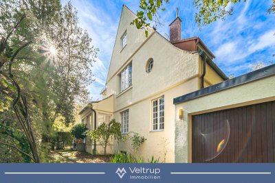 VOLL CHARME, GESCHICHTE & POTENZIAL - HISTORISCHE VILLA MIT GARTEN IN GRÄFELFING