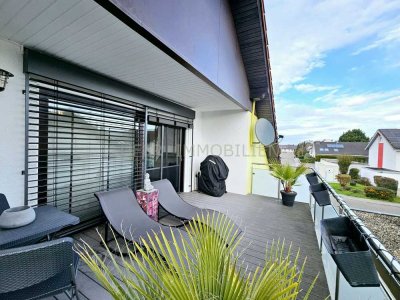 Vollklimatisierte, lichtdurchflutete 3 Zimmer Dachgeschosswohnung im Zweifamilienhaus