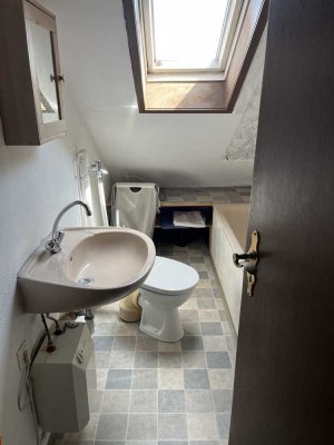 Möblierte, sanierte 2-Raum-DG-Wohnung in Karlsruhe