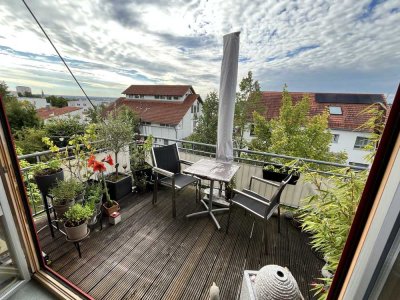 Lichtdurchflutete 3 Zimmer Wohnung mit Balkon