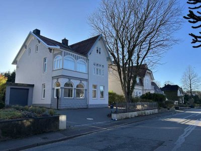 Villa (Altbau) mit Einliegerwohnung in Flintbek