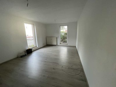 2-Zimmer-Erdgeschosswohnung mit neuer Einbauküche, Terrasse, Balkon sowie kleinem Garten