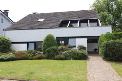 + Kaarst + EFH mit Einliegerwohnung / Büro + Bj 1973 + ca. 165 m² Wohnfl. + ca. 1.147 m² Grundstück