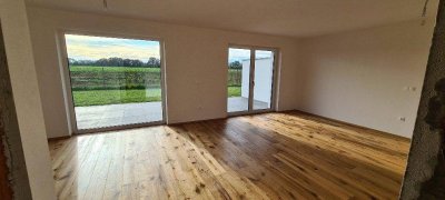 **Moderne Doppelhaushälfte in Mühlheim am Inn - Neubau mit Stil und Komfort