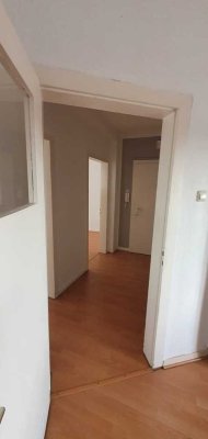 Gut geschnittene 2 Zimmer Wohnung mit Balkon
