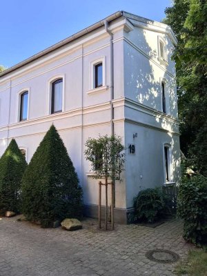 Frisch renoviert: Historische DHH ca. 130m², 4 Zimmer auch als 2 Einheiten zu nutzen!