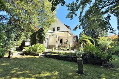 Ein Haus mit Seele - Historischer Charme trifft Naturparadies mit eigenem Waldrundlauf!
