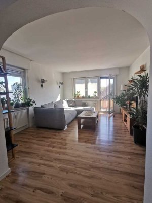 Ettlingen-Zentrumsnah: Schöne 3-Zimmer-Wohnung mit modernisiertem Bad, Küche und Balkongen