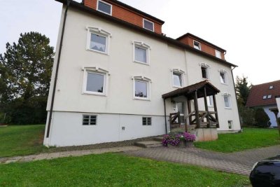 Ruhige Lage in Weidhausen: 
3-Zimmer-Wohnung mit Balkon und Garage