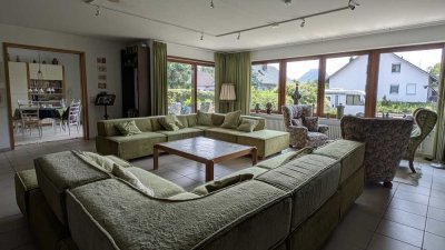 Von Privat, sehr großzügiges Reihenhaus mit Hohentwielblick in Singen