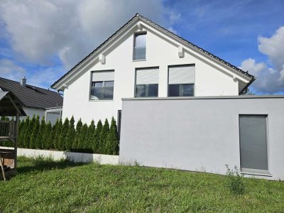 Großzügige Doppelhaushälfte (188m²) mit 5 Zimmern & moderner EBK in Gärtringen