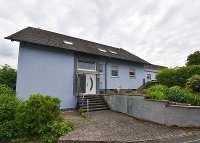 Kapitalanlage - Vermietete 2-Zimmer-Dachgeschosswohnung mit Kfz-Stellplatz in Zeil am Main